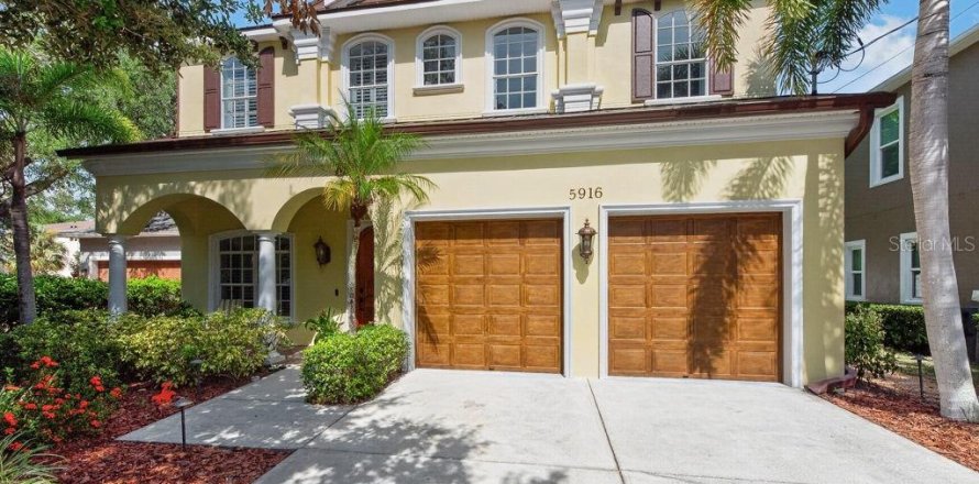 House in Tampa, Florida 4 bedrooms, 294.04 sq.m. № 2302864