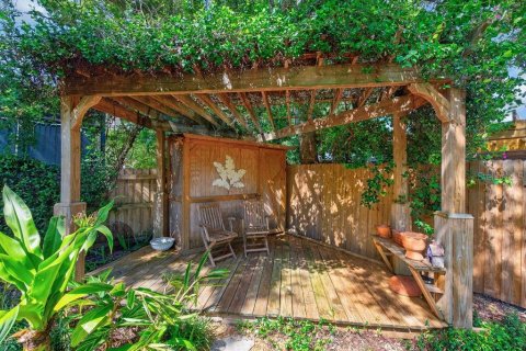 House in Tampa, Florida 4 bedrooms, 294.04 sq.m. № 2302864 - photo 4