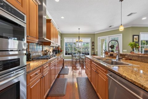 House in Tampa, Florida 4 bedrooms, 294.04 sq.m. № 2302864 - photo 27