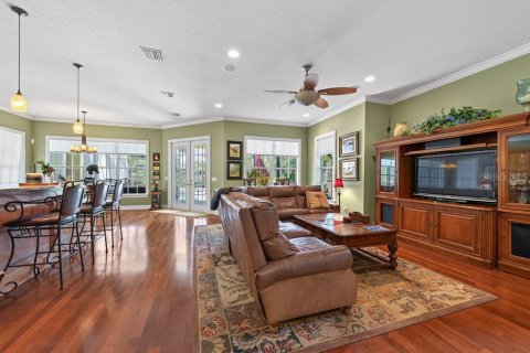 House in Tampa, Florida 4 bedrooms, 294.04 sq.m. № 2302864 - photo 13