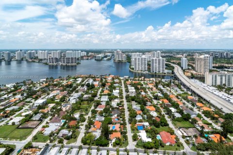 Copropriété à louer à Sunny Isles Beach, Floride: 5 chambres, 249.16 m2 № 1702199 - photo 10