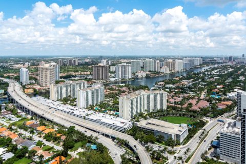 Copropriété à louer à Sunny Isles Beach, Floride: 5 chambres, 249.16 m2 № 1702199 - photo 9