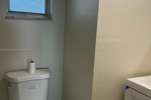 Condo in Cooper City, Florida, 1 bedroom  № 1797118 - photo 11