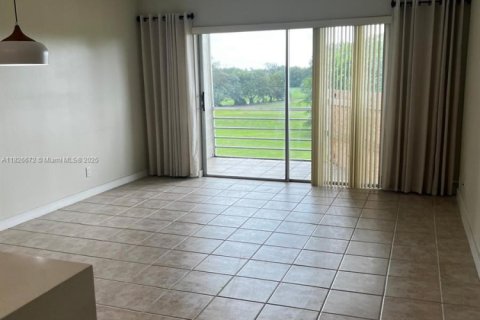 Condo in Cooper City, Florida, 1 bedroom  № 1797118 - photo 5