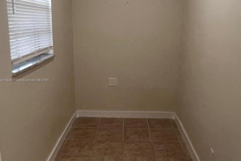 Condo in Cooper City, Florida, 1 bedroom  № 1797118 - photo 9