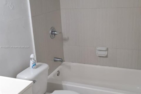 Condo in Dania Beach, Florida, 1 bedroom  № 1703575 - photo 7