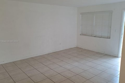 Condo in Dania Beach, Florida, 1 bedroom  № 1703575 - photo 11