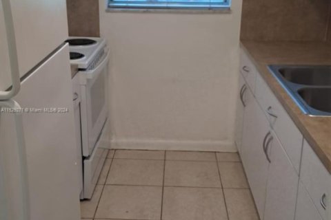 Condo in Dania Beach, Florida, 1 bedroom  № 1703575 - photo 10