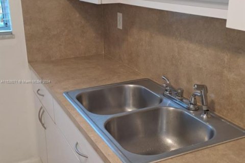 Condo in Dania Beach, Florida, 1 bedroom  № 1703575 - photo 8