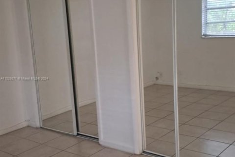 Condo in Dania Beach, Florida, 1 bedroom  № 1703575 - photo 6