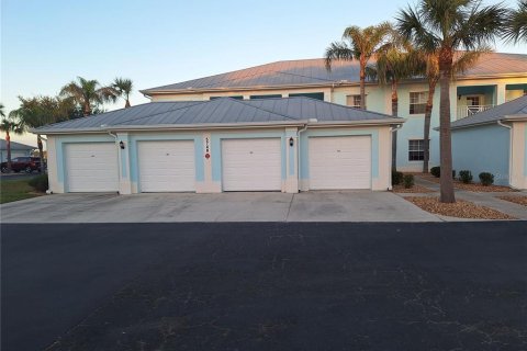 Copropriété à louer à North Port, Floride: 2 chambres, 108.51 m2 № 1797991 - photo 1