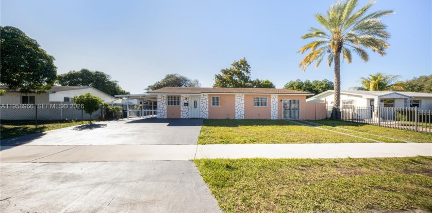 Immobilier commercial à Miami, Floride 1 chambre, 125.42 m2 № 2019936