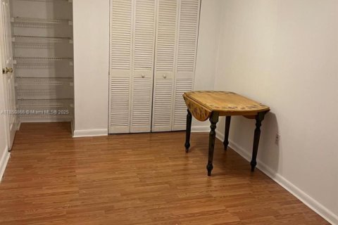 Condo in Miami Beach, Florida, 2 bedrooms  № 1872266 - photo 15
