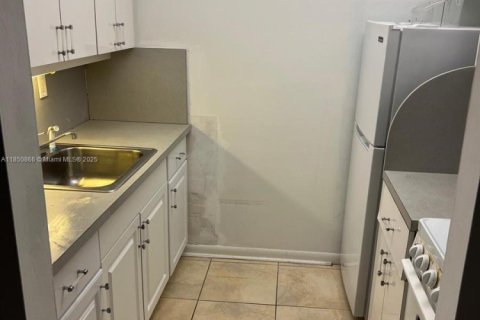 Condo in Miami Beach, Florida, 2 bedrooms  № 1872266 - photo 8