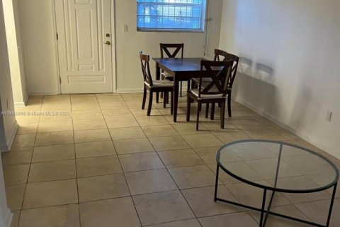 Condo in Miami Beach, Florida, 2 bedrooms  № 1872266 - photo 10