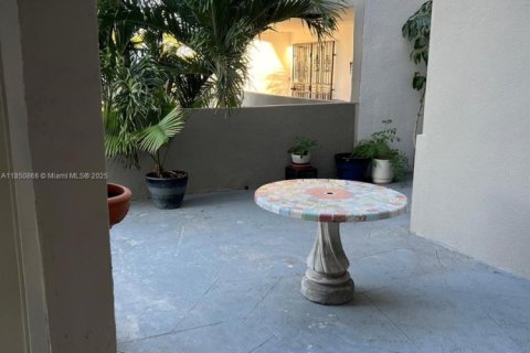 Condo in Miami Beach, Florida, 2 bedrooms  № 1872266 - photo 3