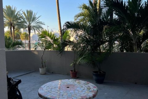 Condo in Miami Beach, Florida, 2 bedrooms  № 1872266 - photo 2
