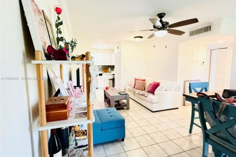 Купить кондоминиум в Корал-Спрингс, Флорида 2 спальни, 74.32м2, № 1997430 - фото 6