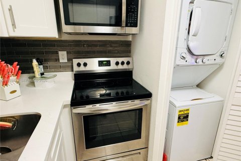 Купить кондоминиум в Корал-Спрингс, Флорида 2 спальни, 74.32м2, № 1997430 - фото 11