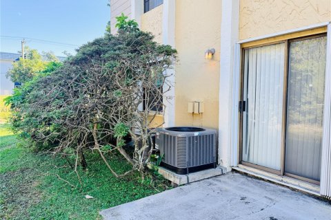 Купить кондоминиум в Корал-Спрингс, Флорида 2 спальни, 74.32м2, № 1997430 - фото 17