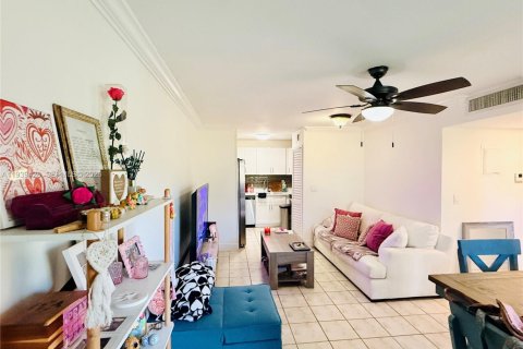 Купить кондоминиум в Корал-Спрингс, Флорида 2 спальни, 74.32м2, № 1997430 - фото 4
