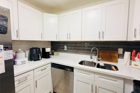 Купить кондоминиум в Корал-Спрингс, Флорида 2 спальни, 74.32м2, № 1997430 - фото 9