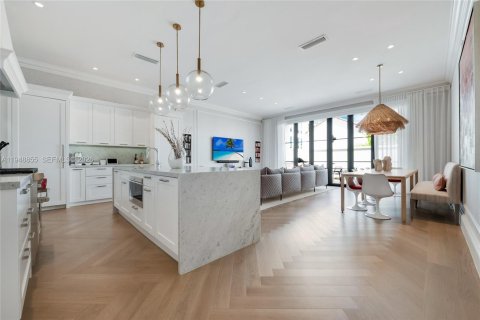 Купить таунхаус в Корал-Гейблс, Флорида 4 спальни, 379.04м2, № 2008926 - фото 9