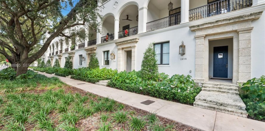 Таунхаус в Корал-Гейблс, Флорида 4 спальни, 379.04м2 № 2008926