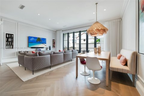 Купить таунхаус в Корал-Гейблс, Флорида 4 спальни, 379.04м2, № 2008926 - фото 6