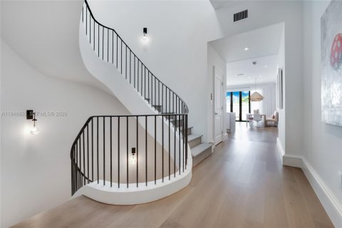 Купить таунхаус в Корал-Гейблс, Флорида 4 спальни, 379.04м2, № 2008926 - фото 14