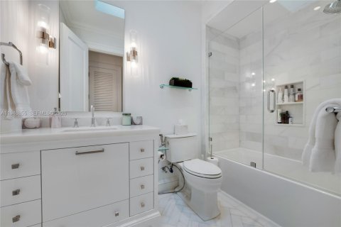 Купить таунхаус в Корал-Гейблс, Флорида 4 спальни, 379.04м2, № 2008926 - фото 23