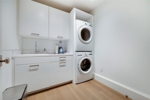 Купить таунхаус в Корал-Гейблс, Флорида 4 спальни, 379.04м2, № 2008926 - фото 25