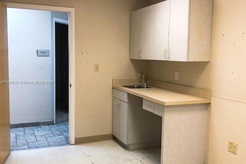 Propiedad comercial en venta en Marathon, Florida № 2089884 - foto 3