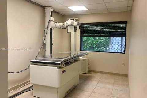 Propiedad comercial en venta en Marathon, Florida № 2089884 - foto 4