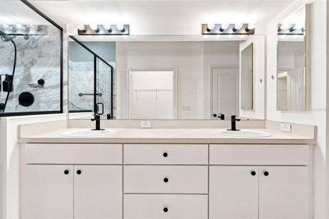 Villa ou maison à vendre à Tampa, Floride: 2 chambres, 144.18 m2 № 2348194 - photo 29