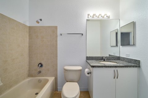 Condo in Port St. Lucie, Florida, 2 bedrooms № 2260938 - photo 25