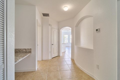 Condo in Port St. Lucie, Florida, 2 bedrooms № 2260938 - photo 4