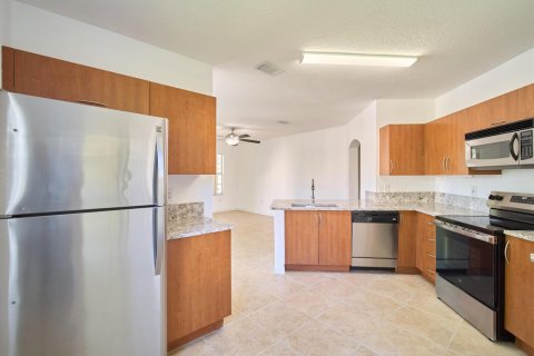 Condo in Port St. Lucie, Florida, 2 bedrooms № 2260938 - photo 12