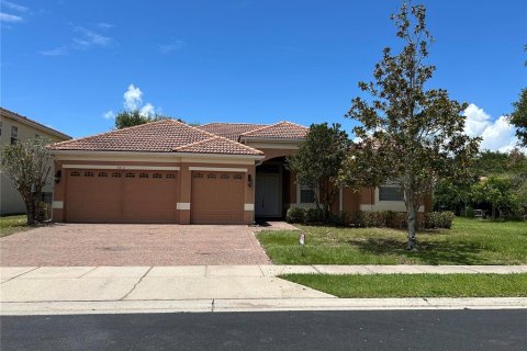 House in Kissimmee, Florida 5 bedrooms, 251.67 sq.m. № 1836953 - photo 1