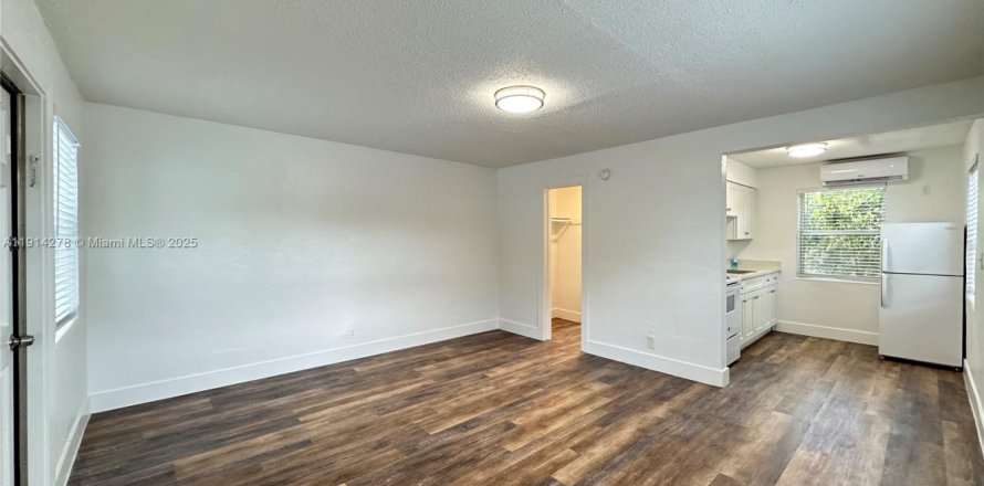 Studio à Hollywood, Floride № 1969922