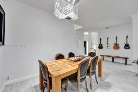 House in Cooper City, Florida 3 bedrooms, 201.13 sq.m. № 2066202 - photo 10