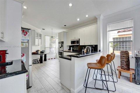 House in Cooper City, Florida 3 bedrooms, 201.13 sq.m. № 2066202 - photo 8