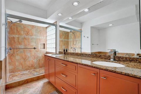 House in Cooper City, Florida 3 bedrooms, 201.13 sq.m. № 2066202 - photo 19