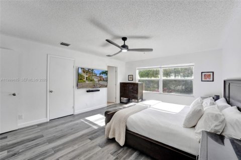 House in Cooper City, Florida 3 bedrooms, 201.13 sq.m. № 2066202 - photo 18