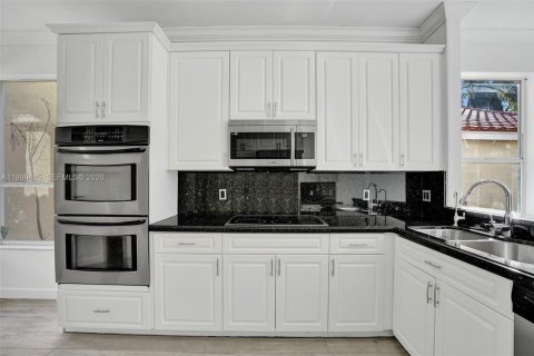 House in Cooper City, Florida 3 bedrooms, 201.13 sq.m. № 2066202 - photo 6