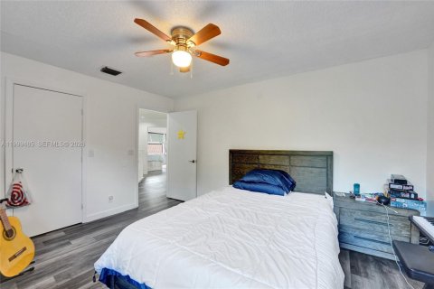 House in Cooper City, Florida 3 bedrooms, 201.13 sq.m. № 2066202 - photo 26