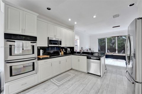 House in Cooper City, Florida 3 bedrooms, 201.13 sq.m. № 2066202 - photo 5