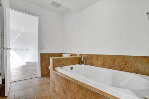 House in Cooper City, Florida 3 bedrooms, 201.13 sq.m. № 2066202 - photo 20