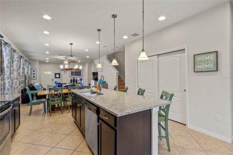 Villa ou maison à louer à Kissimmee, Floride: 5 chambres, 243.59 m2 № 1900818 - photo 9