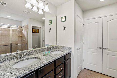 Villa ou maison à louer à Kissimmee, Floride: 5 chambres, 243.59 m2 № 1900818 - photo 28